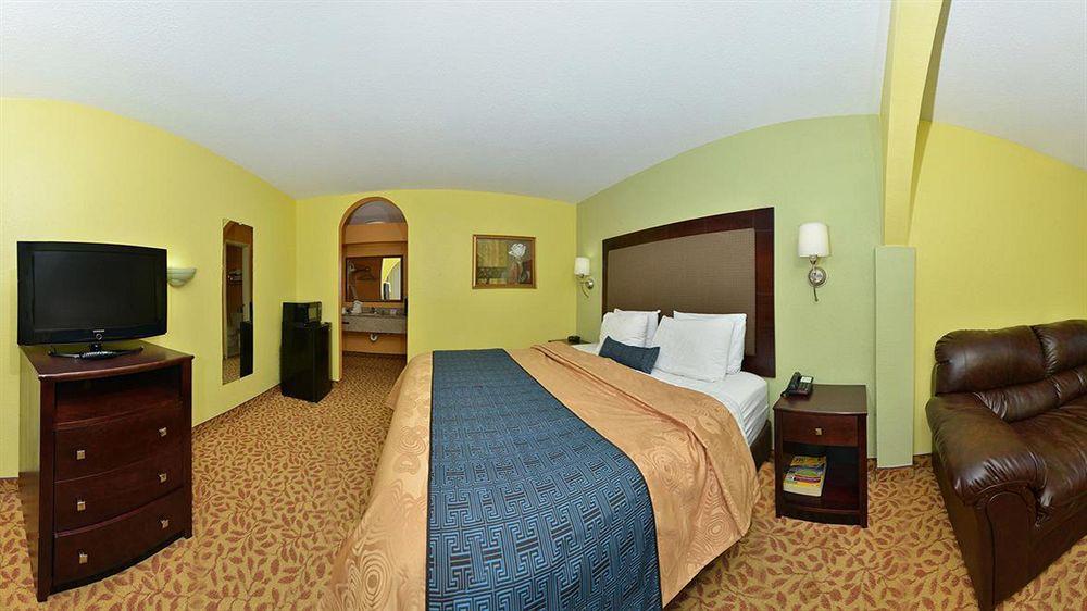 Scottish Inns & Suites - Woodlands Mall Зе-Вудлендс Экстерьер фото