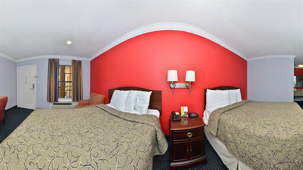 Scottish Inns & Suites - Woodlands Mall Зе-Вудлендс Экстерьер фото