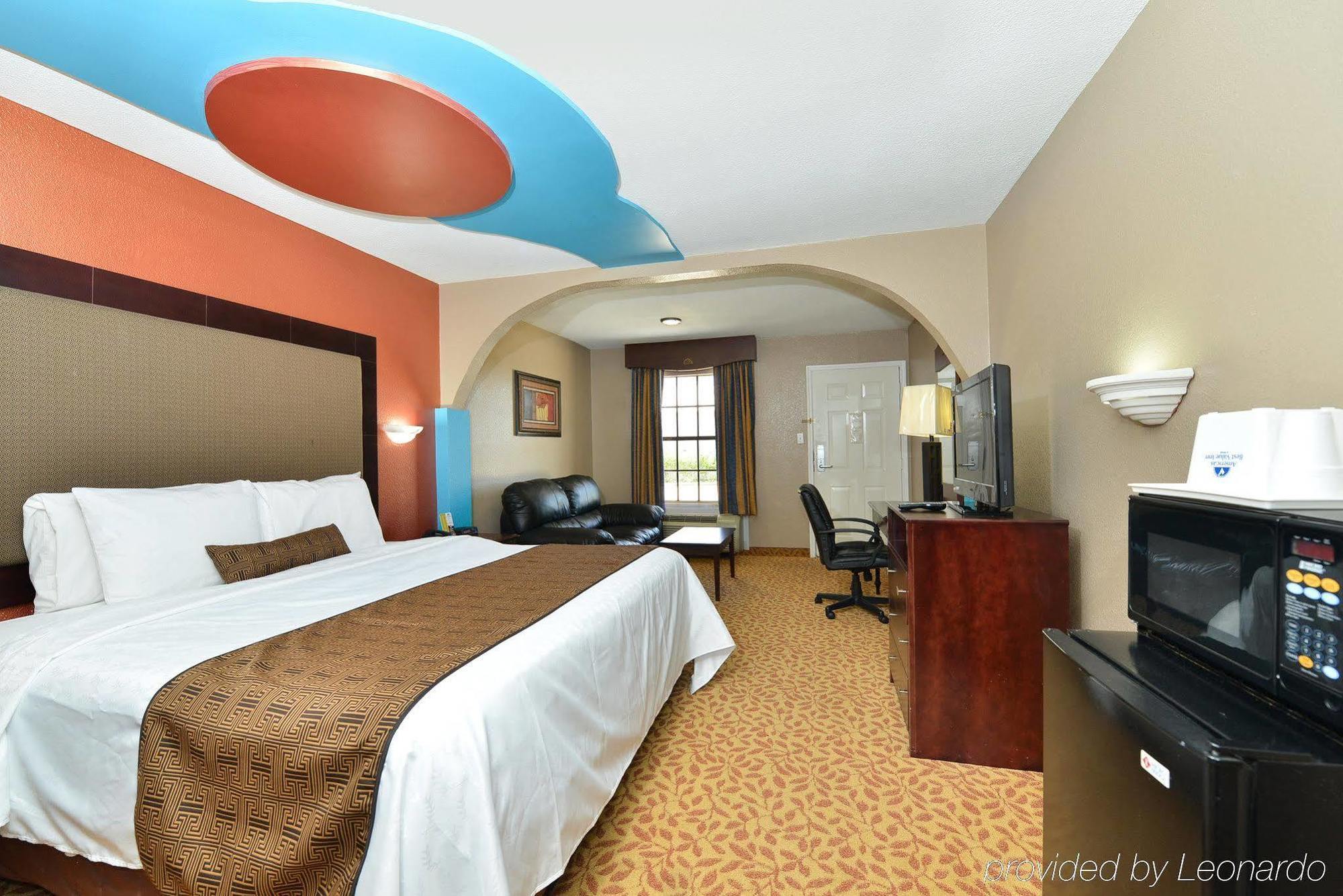Scottish Inns & Suites - Woodlands Mall Зе-Вудлендс Экстерьер фото