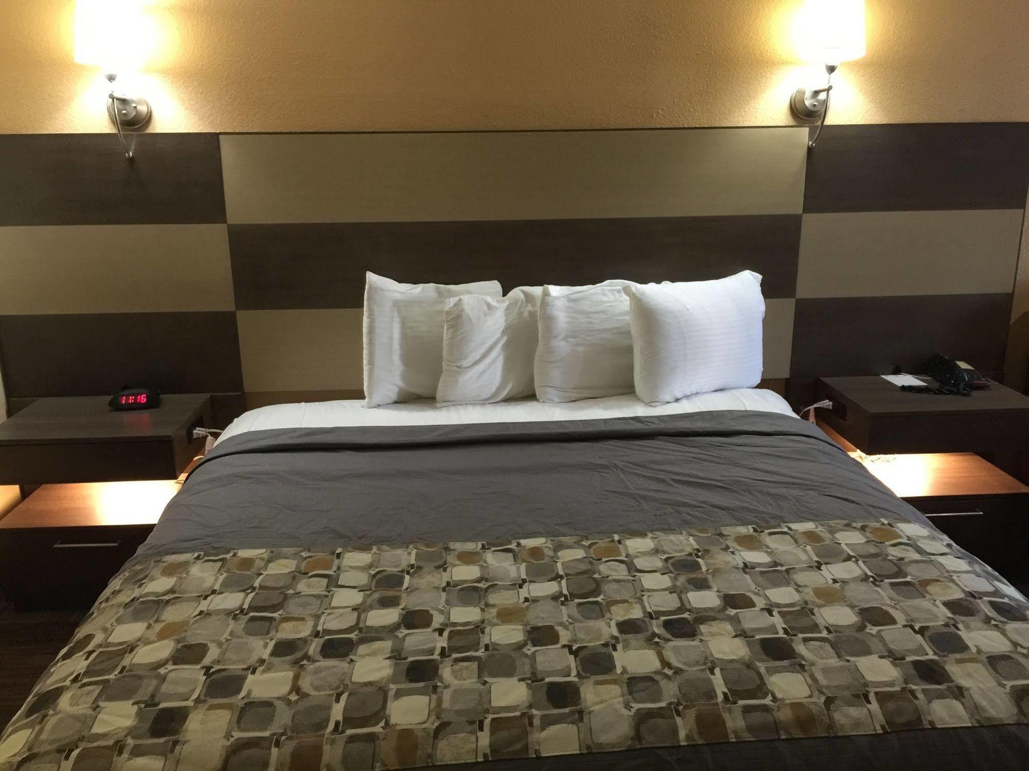 Scottish Inns & Suites - Woodlands Mall Зе-Вудлендс Экстерьер фото